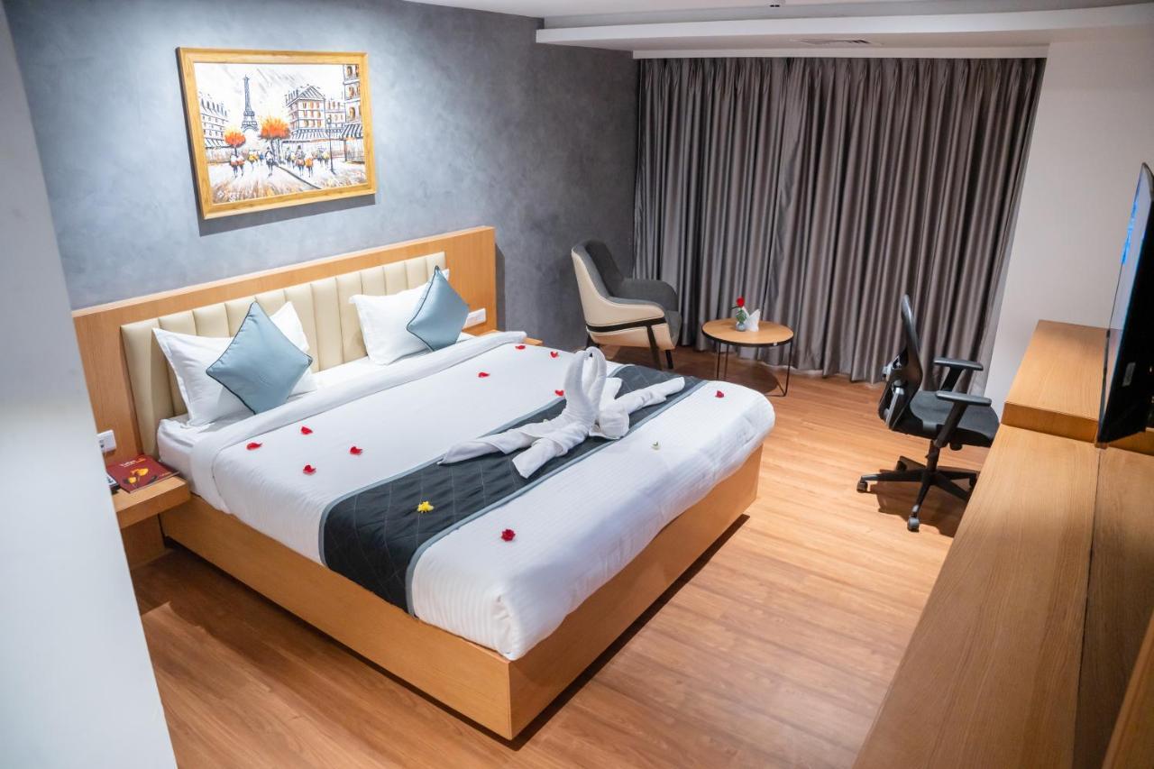 Hotel Tulips Grand Hajdarábád Exteriér fotografie