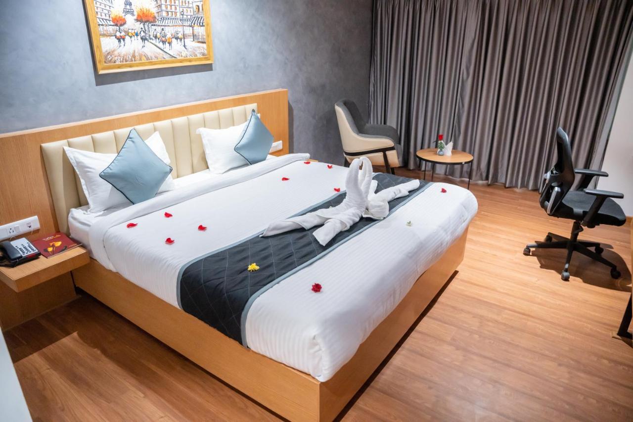 Hotel Tulips Grand Hajdarábád Exteriér fotografie