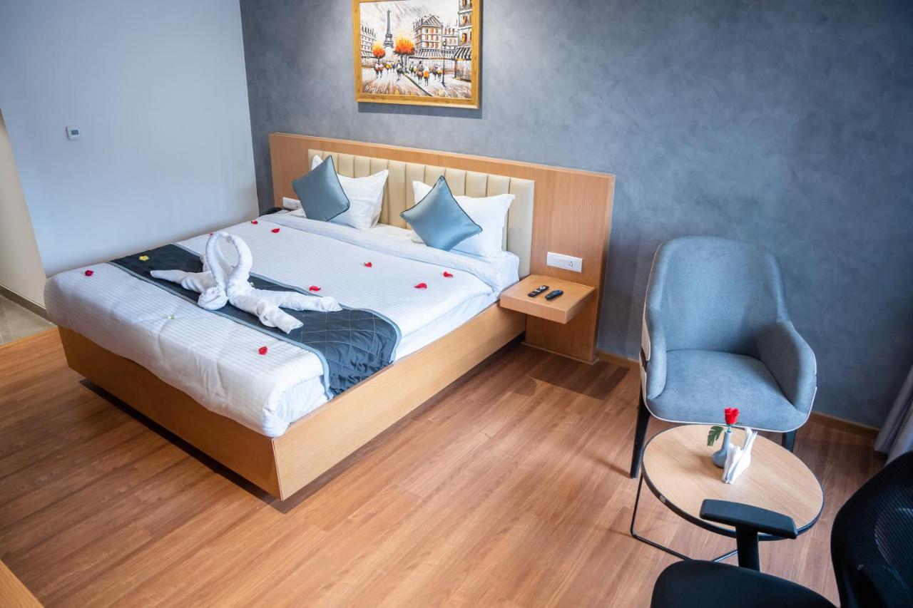 Hotel Tulips Grand Hajdarábád Exteriér fotografie